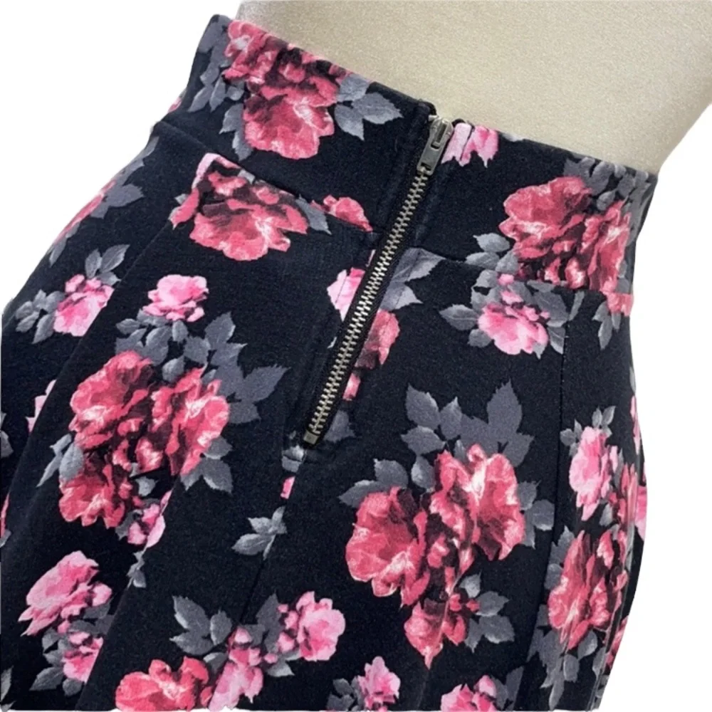 Flirty Floral Fun Mini Skirt Divided Size XS